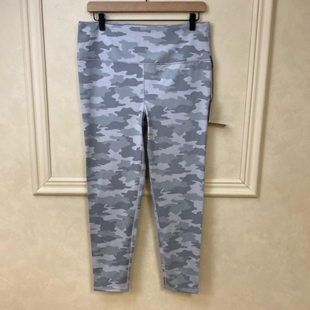 Kyodan Camouflage Capri Length Leggings size Large